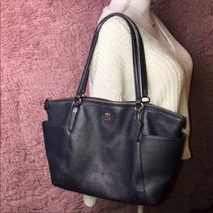 👜 Coach Black Pebbled Leather Purse 👜